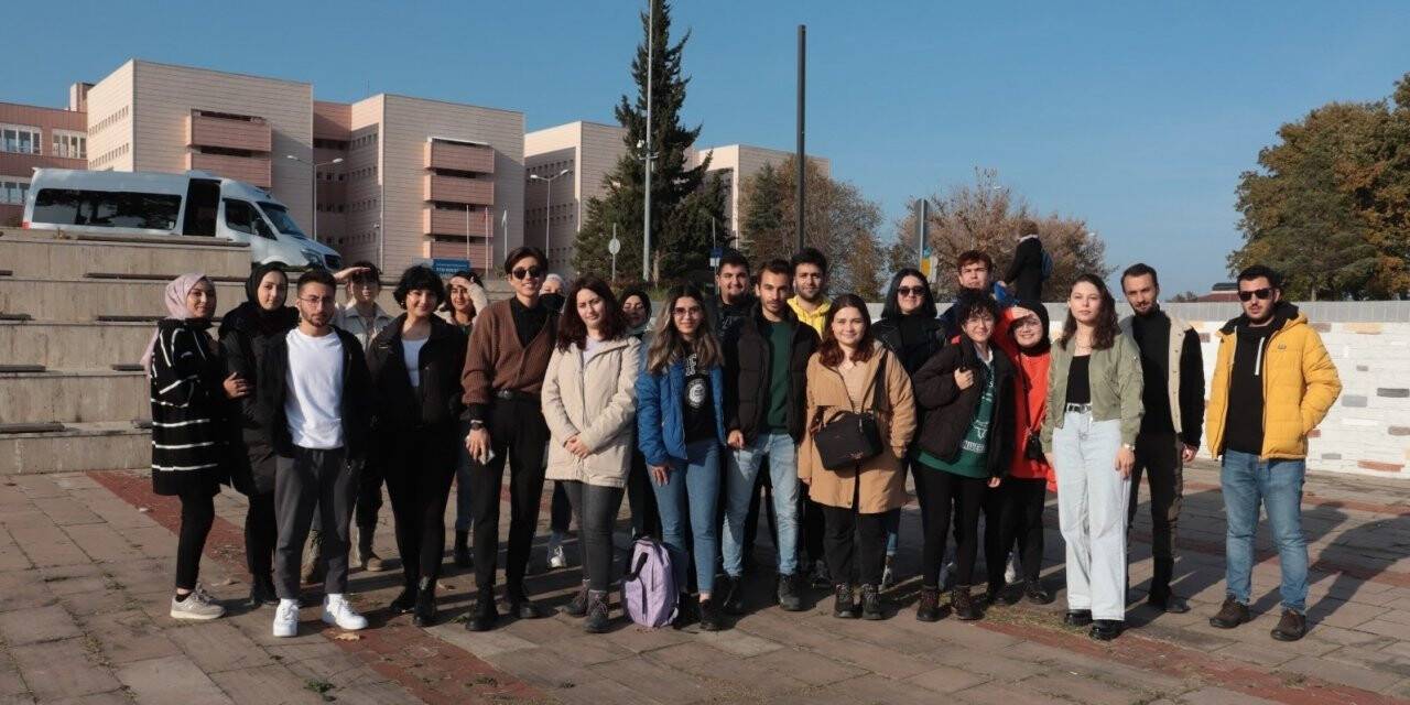 Üniversiteliler sonbaharı fotoğrafladı