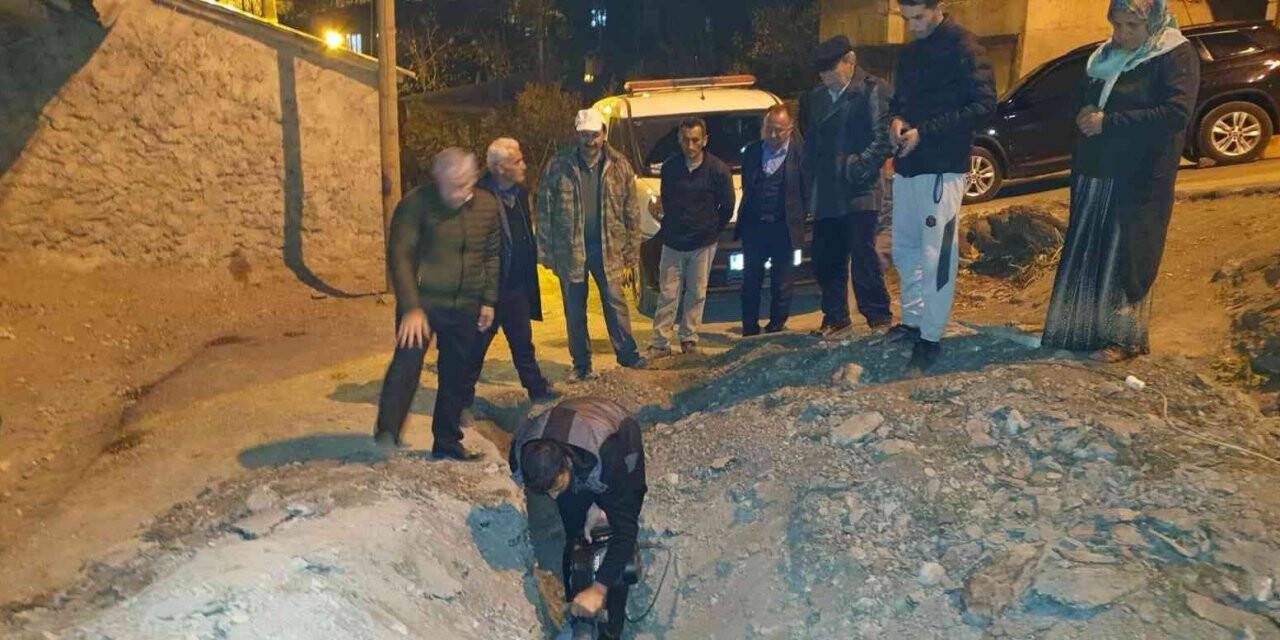 AK Parti’li Başkan Özbek kazma kürek çalıştı