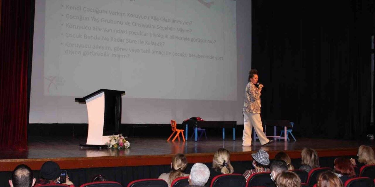 Kartal’da ‘Koruyucu Aile’ konusuna ışık tutan konferansa yoğun ilgi