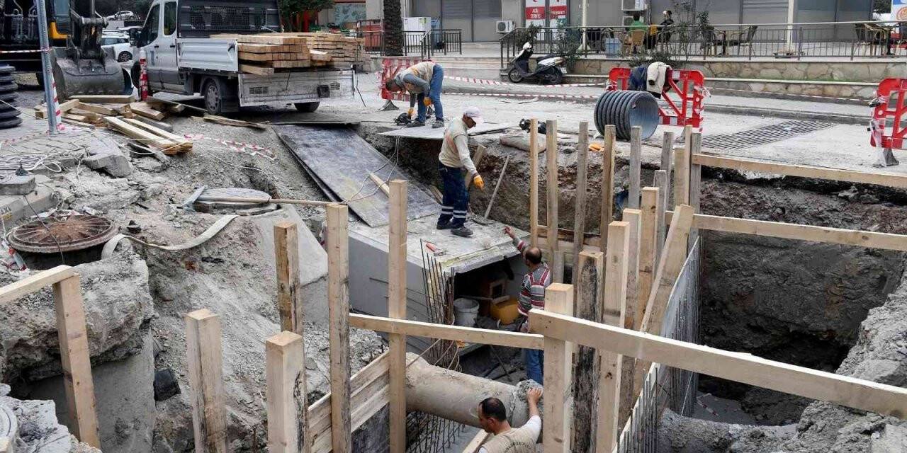 Kuşadası Belediyesi, alt ve üst yapı çalışmalarını sürdürüyor