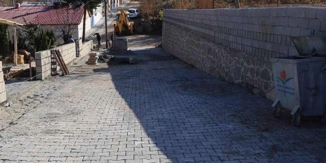 Erzincan’da yol yapım, kaldırım yenileme ve parke çalışmaları devam ediyor