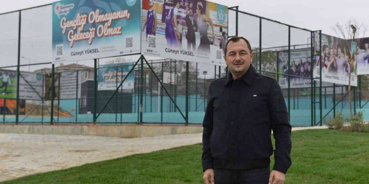 Başkan Yüksel yapımı süren spor sahalarını denetledi
