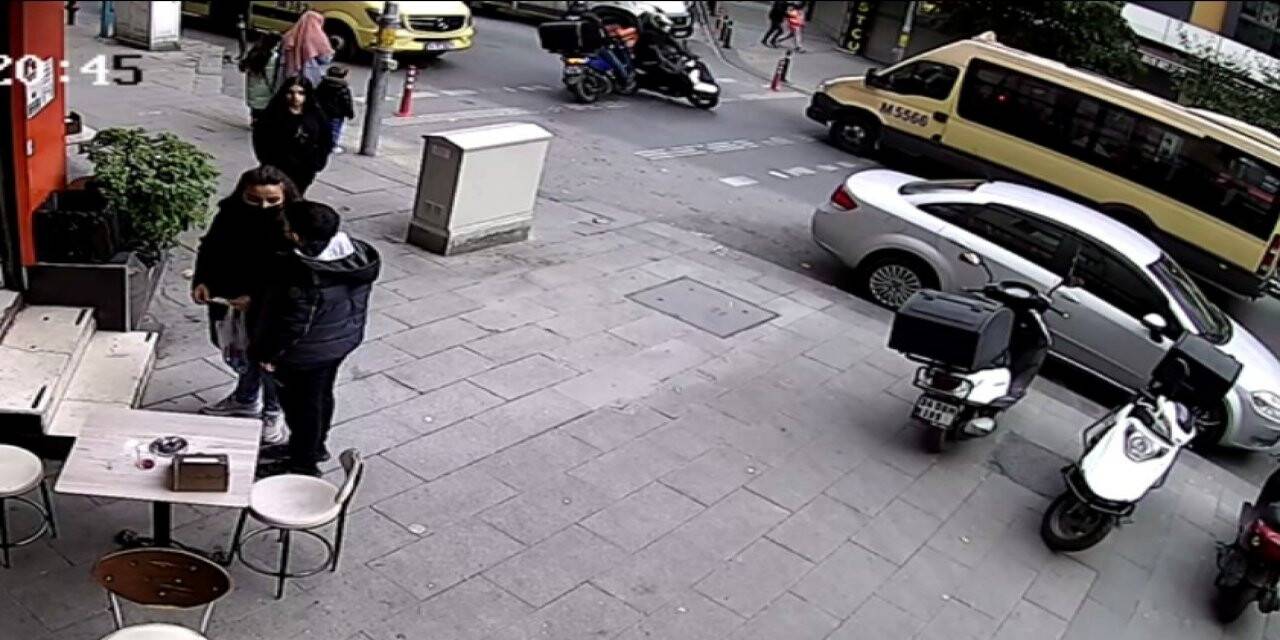 Gaziosmanpaşa’da motosikletli kuryeler çarpıştı