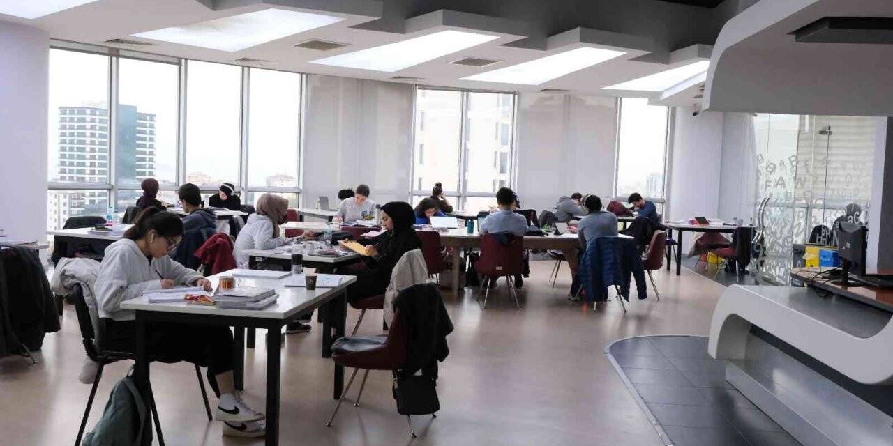 Senih Tongsir Kütüphanesi üniversite öğrencilerine ve kitap tutkunlarına hizmet veriyor