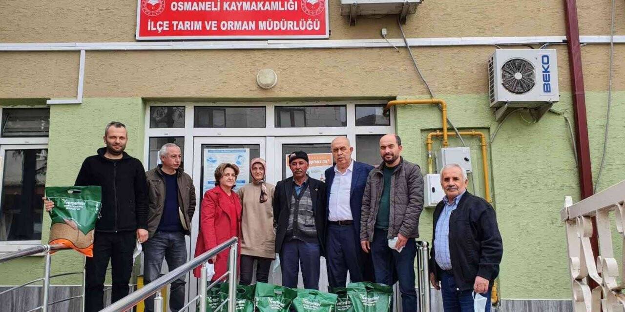 Osmaneli’ de 90 çiftçiye yonca tohumu dağıtımı yapıldı