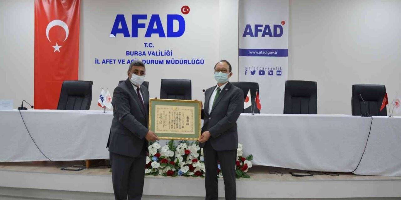 Japonya Başkonsolosluğu’ndan AFAD Müdürü Yalçın Mumcu’ya ödül