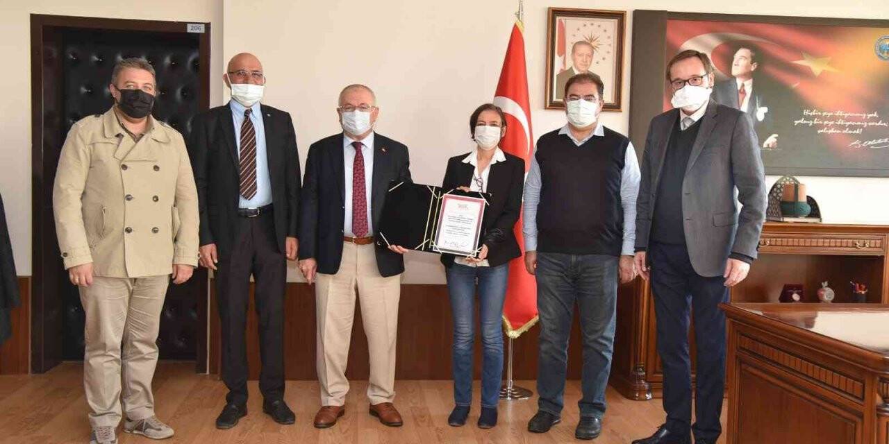 KMÜ’nün ihtisaslaşma beratı Rektör Ak’a teslim edildi