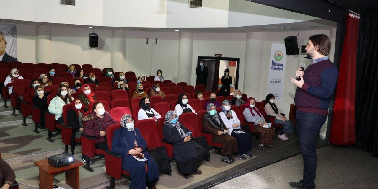 İlkadım Belediyesi personeline sağlıklı yaşam semineri