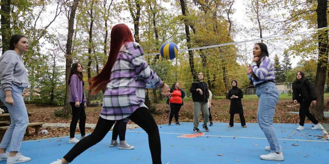 Eyüpsultanlı gençler Kefken Kış Kampı’nda doyasıya eğlendi