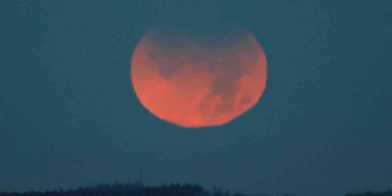 Son 581 yılın en uzun Ay tutulması başladı