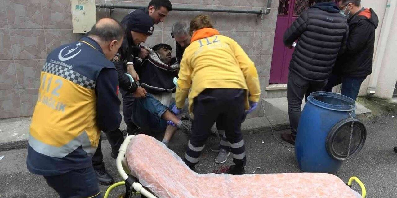 Bursa’da polise bıçakla saldıran şahıs, ayağından vurularak etkisiz hâle getirildi