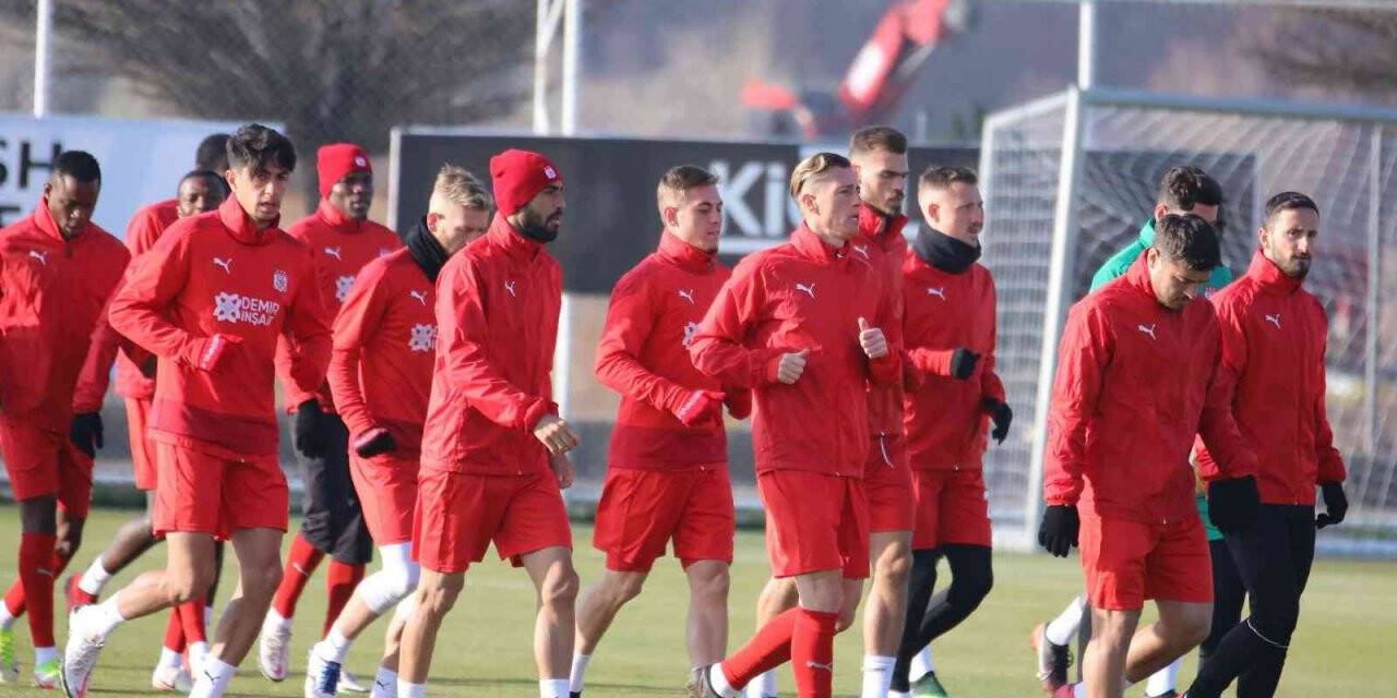 Sivasspor, Başakşehir maçının taktiğini çalıştı