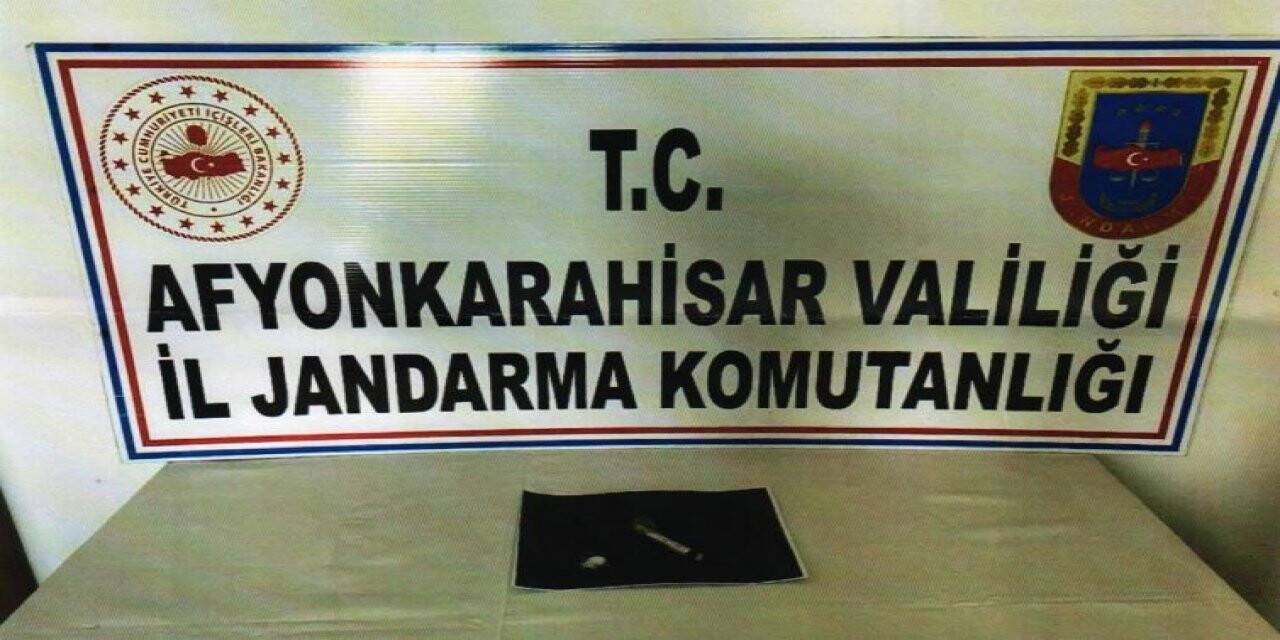 İhbarda bulunduğu jandarmaya uyuşturucu maddeyle yakalandı