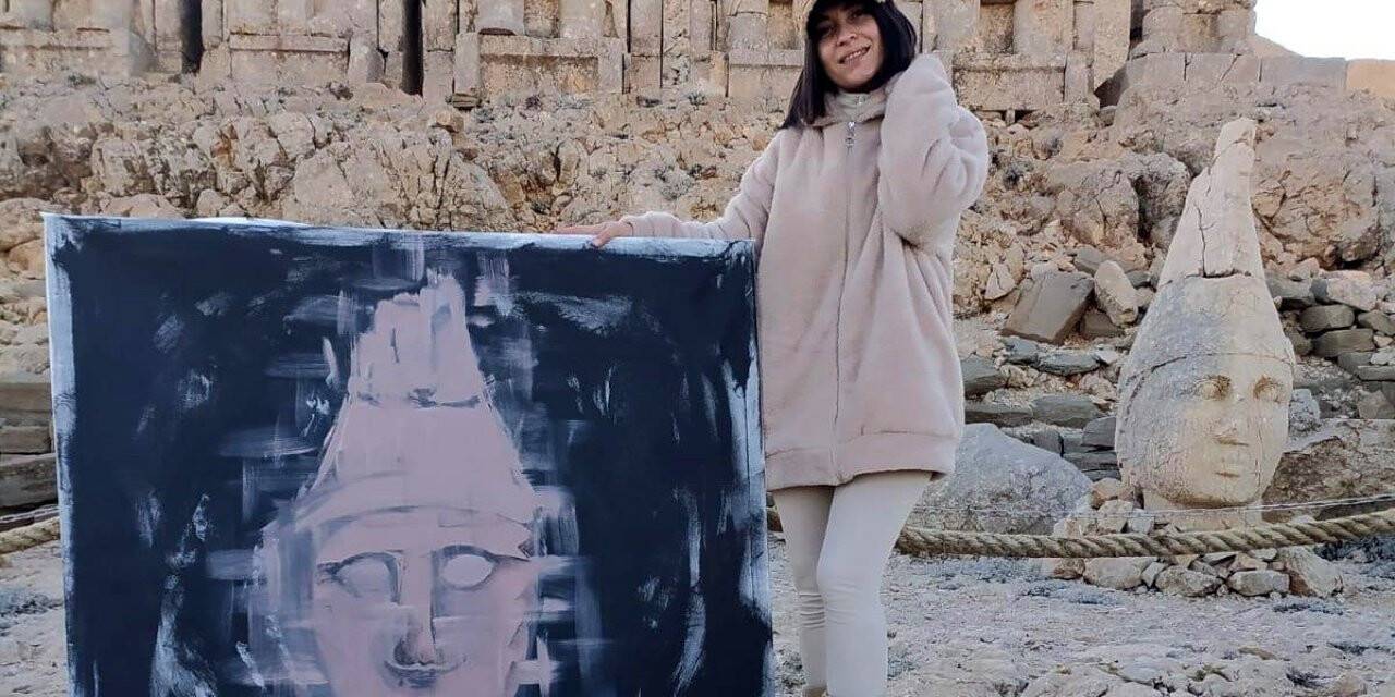 Ressam, Nemrut Dağı’nda canlı performans sergiledi
