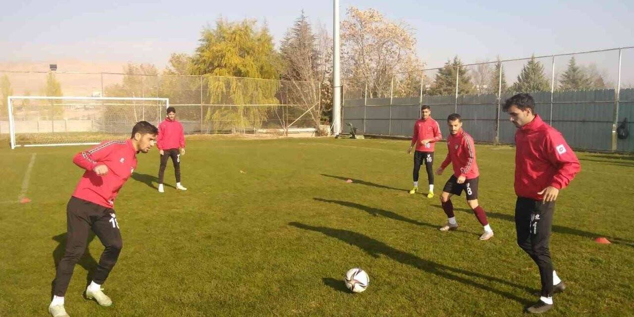 Elazığspor lider karşısında