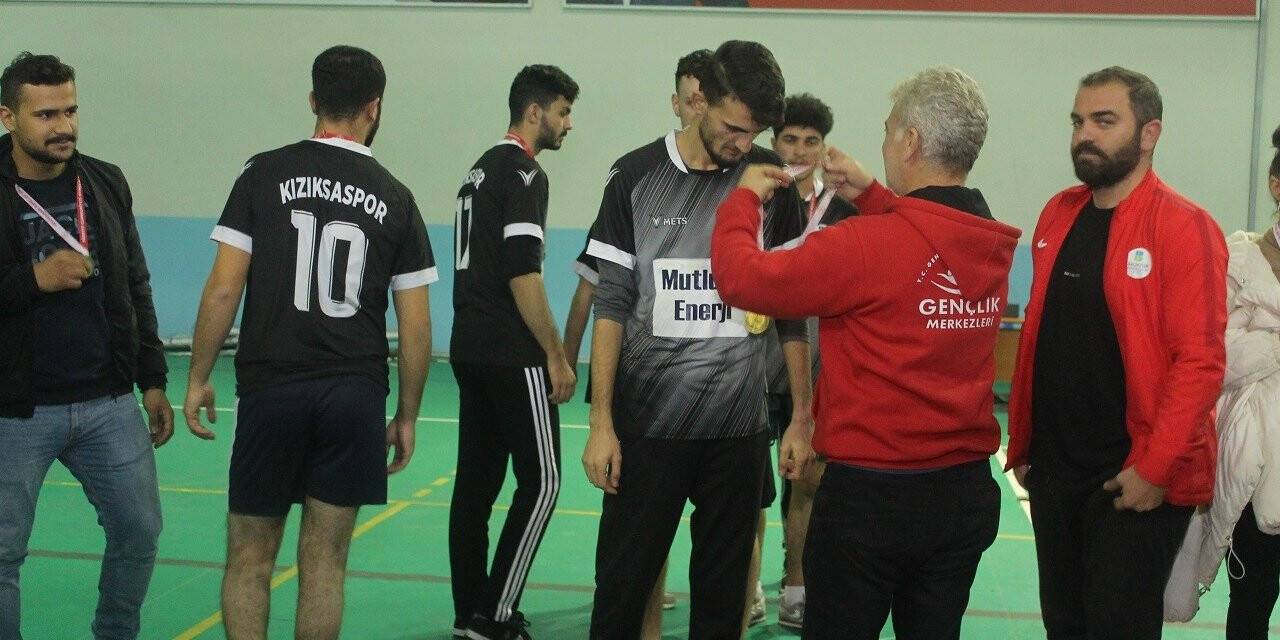 Voleybolda Ülkü Pansiyon şampiyon