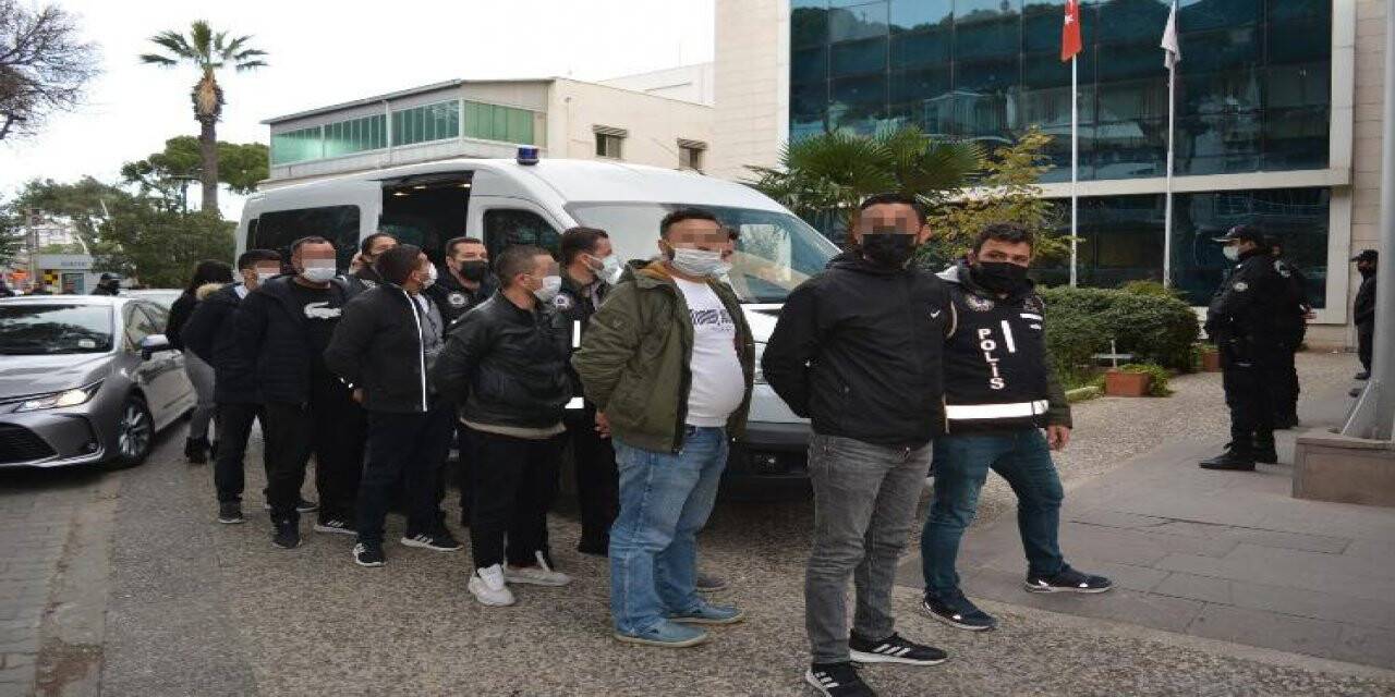 Silah kaçakçılığı ve uyuşturucu ticareti operasyonunda 7 tutuklama