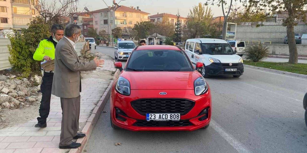 Elazığ’da otomobil yayaya çarptı: 1 yaralı