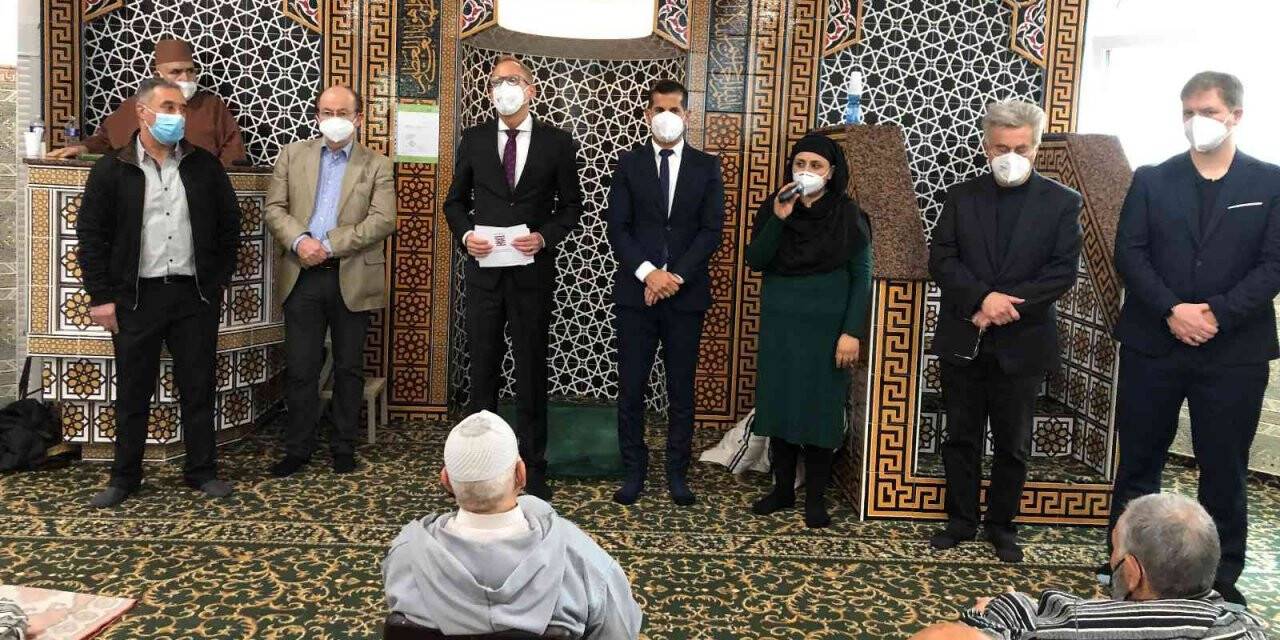 Almanya Hessen Eyalet Sağlık Bakanı, camilerde "aşı olun” çağrısı yaptı