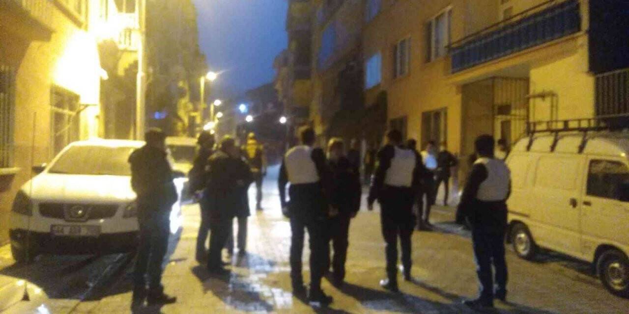 Boşanma aşamasındaki eşinin evini silahla bastı, polisler evi ablukaya aldı