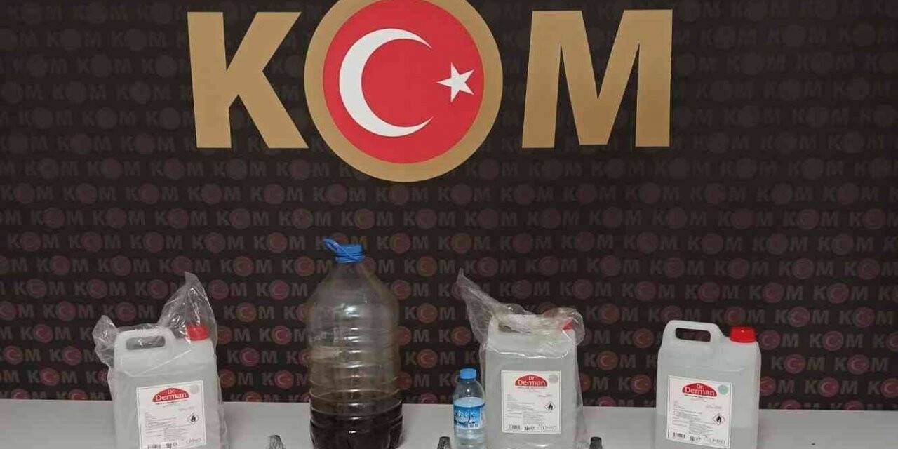 Afyonkarahisar’da işyerinde sahte alkol yapımında kullanılan maddeler ele geçirildi