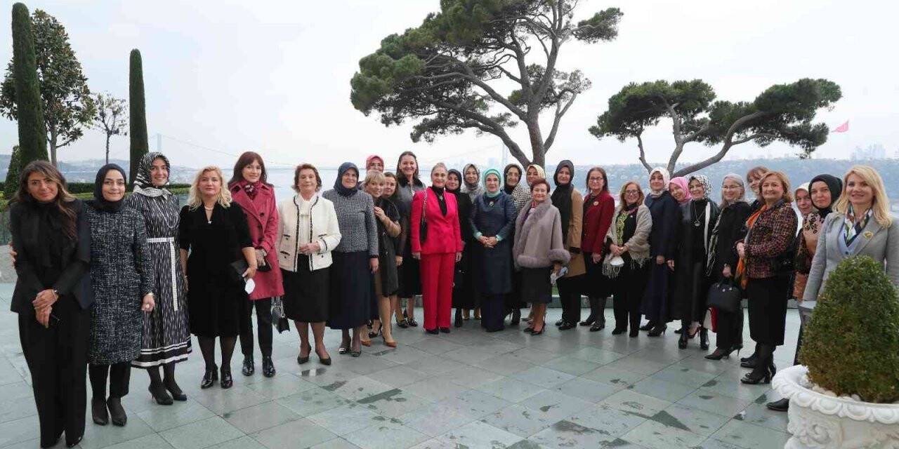 Emine Erdoğan, TOGEMDER’in eski ve yeni yönetim kurulu üyeleriyle bir araya geldi