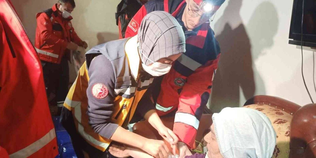 Bakan Koca: “Erzurum’da depreme bağlı olaylar sonucu 4 kişi yaralandı”