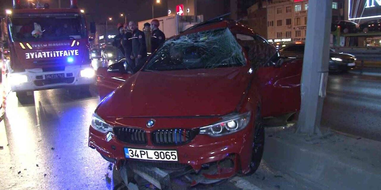 E-5’te iki lüks araç çarpışarak refüje çıktı: 1 yaralı