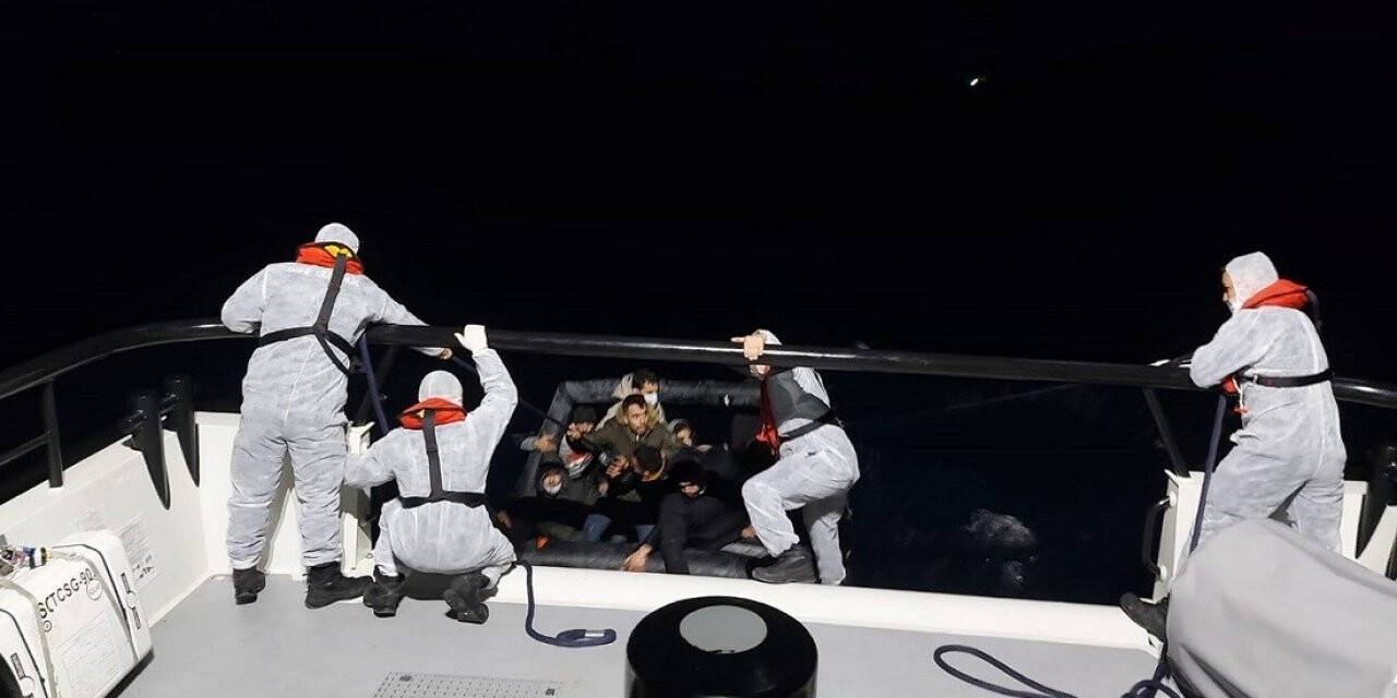 Ölüme sürüklenen göçmenleri Sahil Güvenlik kurtardı