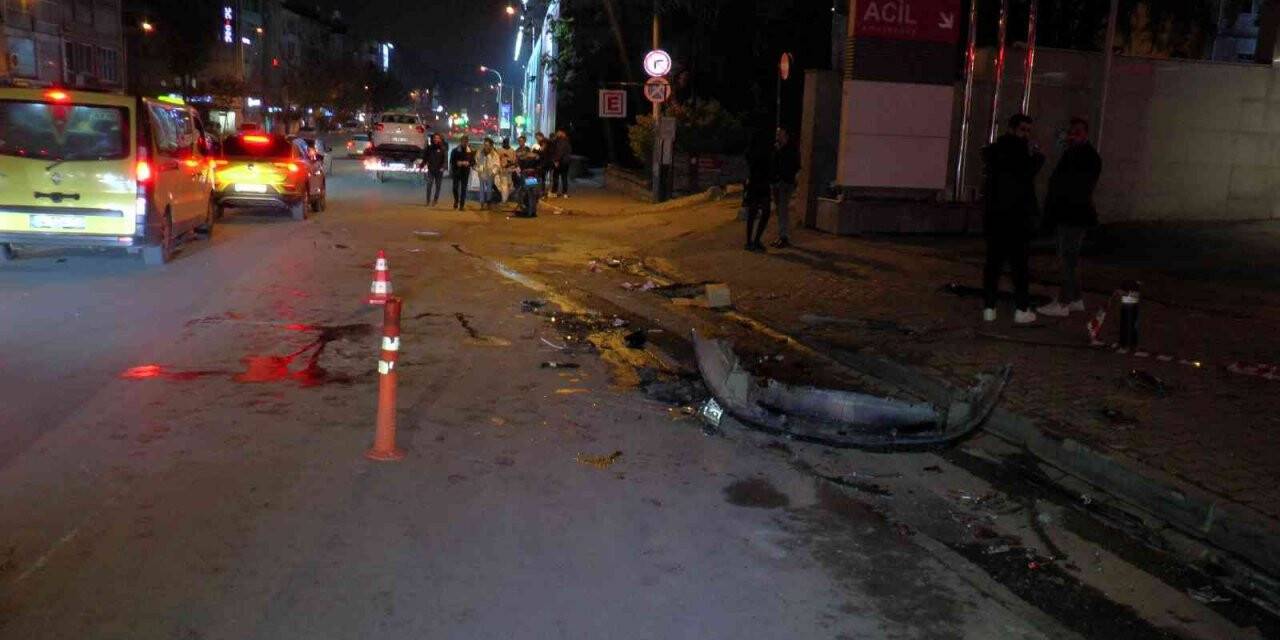 Hız yapan lüks otomobil sürücüsü 4 araca çapıp takla attı: 1 yaralı