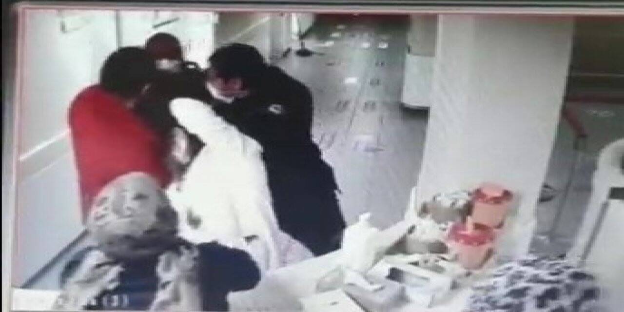 Pendik’te alkollü hasta hastanede nöbetçi doktora saldırdı