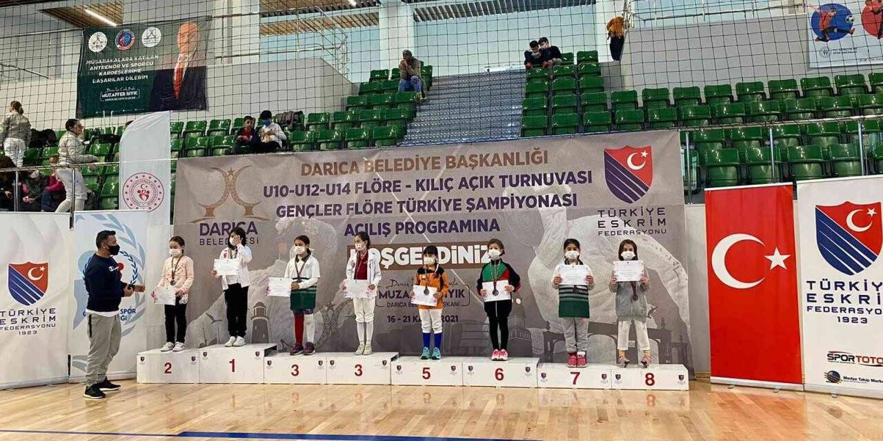Manisa BBSK’lı eskrimcilerden 2 bronz madalya