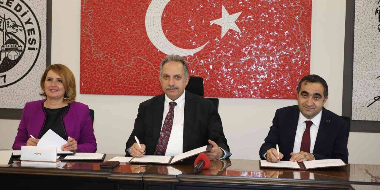 Talas’a 4 yeni okul için imzalar atıldı