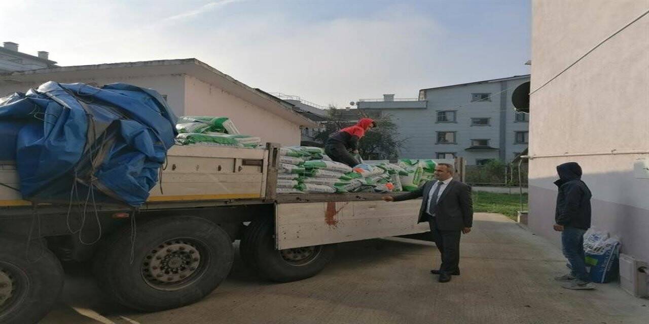 Çiftçilere tohum ve yem dağıtıldı