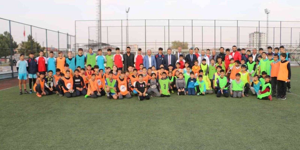 Kabakcı’dan genç futbolculara tatlım ikramı