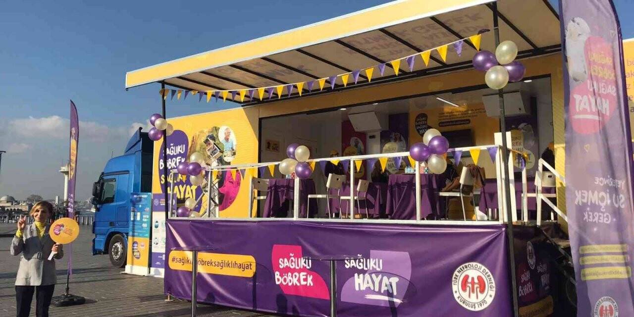 Üsküdar’da ‘Sağlıklı Böbrek Sağlıklı Hayat’ tırında hızlı idrar ve kan testi