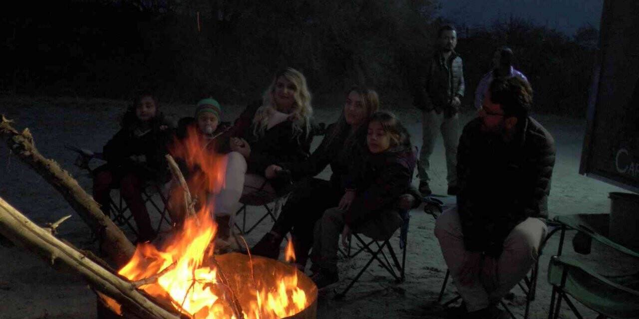 Kapadokya’nın soğuğunda halay çekerek ısındılar