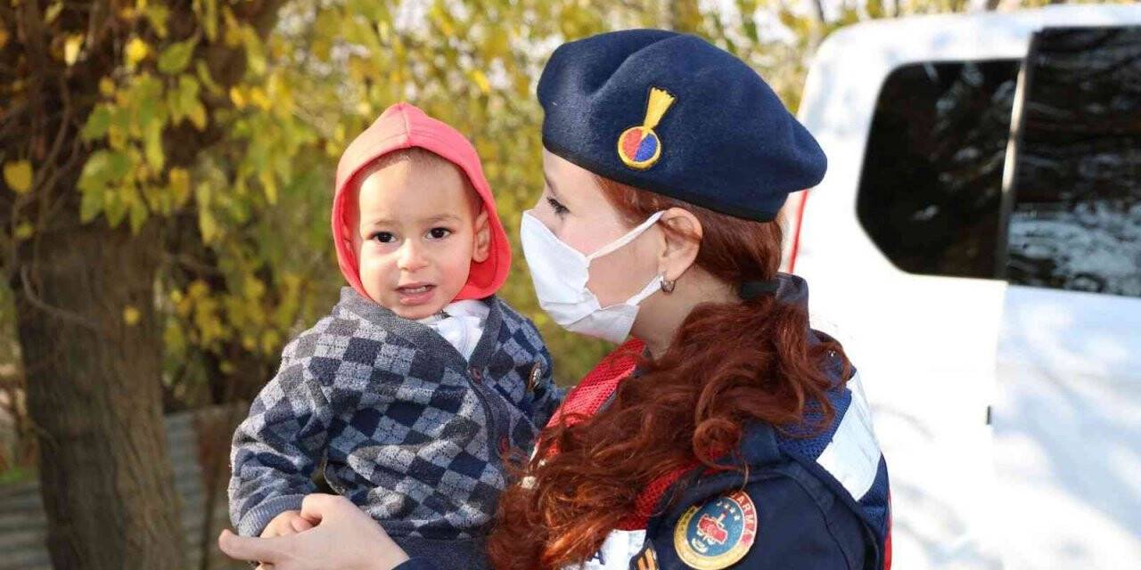 Elazığ’da jandarmadan 20 Kasım Dünya Çocuk Hakları Gününde anlamlı etkinlik