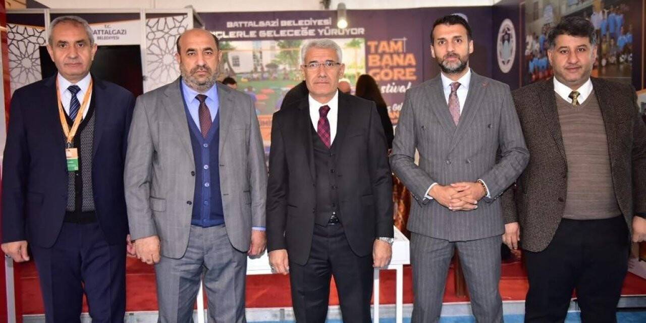 Battalgazi Belediyesi’nin festivalde açtığı standa yoğun ilgi