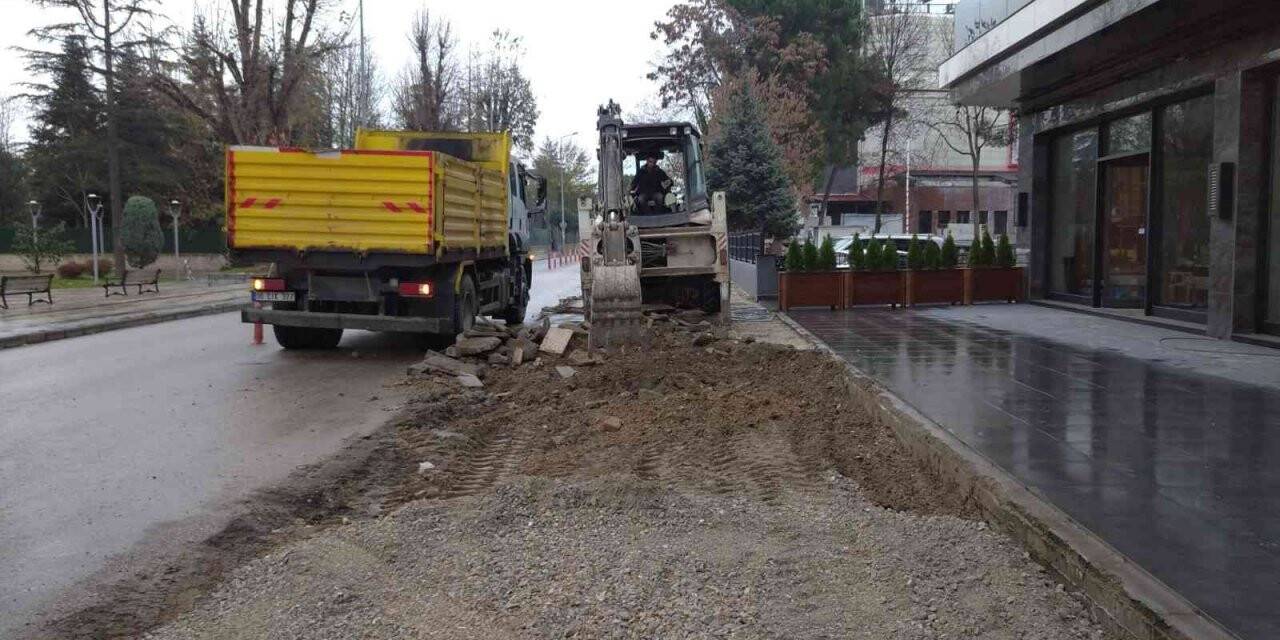 Yağışa rağmen çalışmalar durmadı