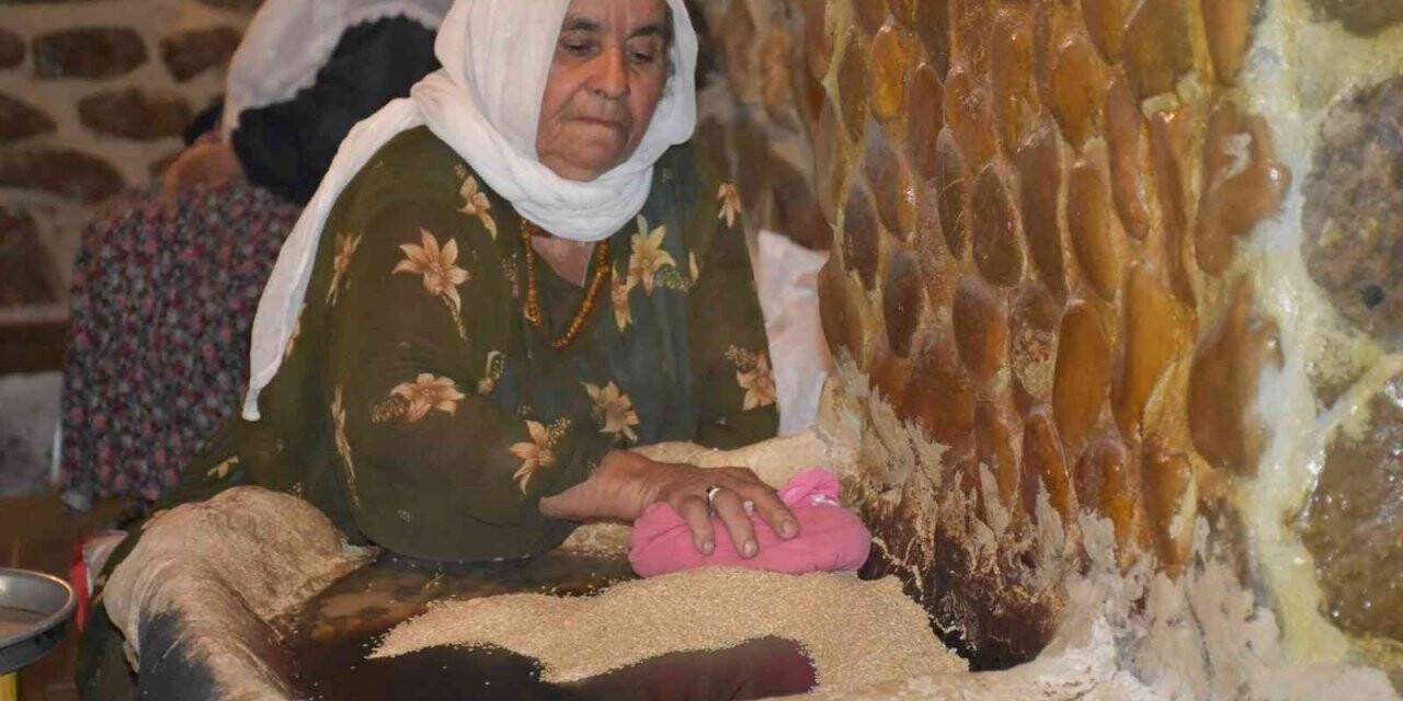 152 yıllık su değirmeninde tahin yapılıyor