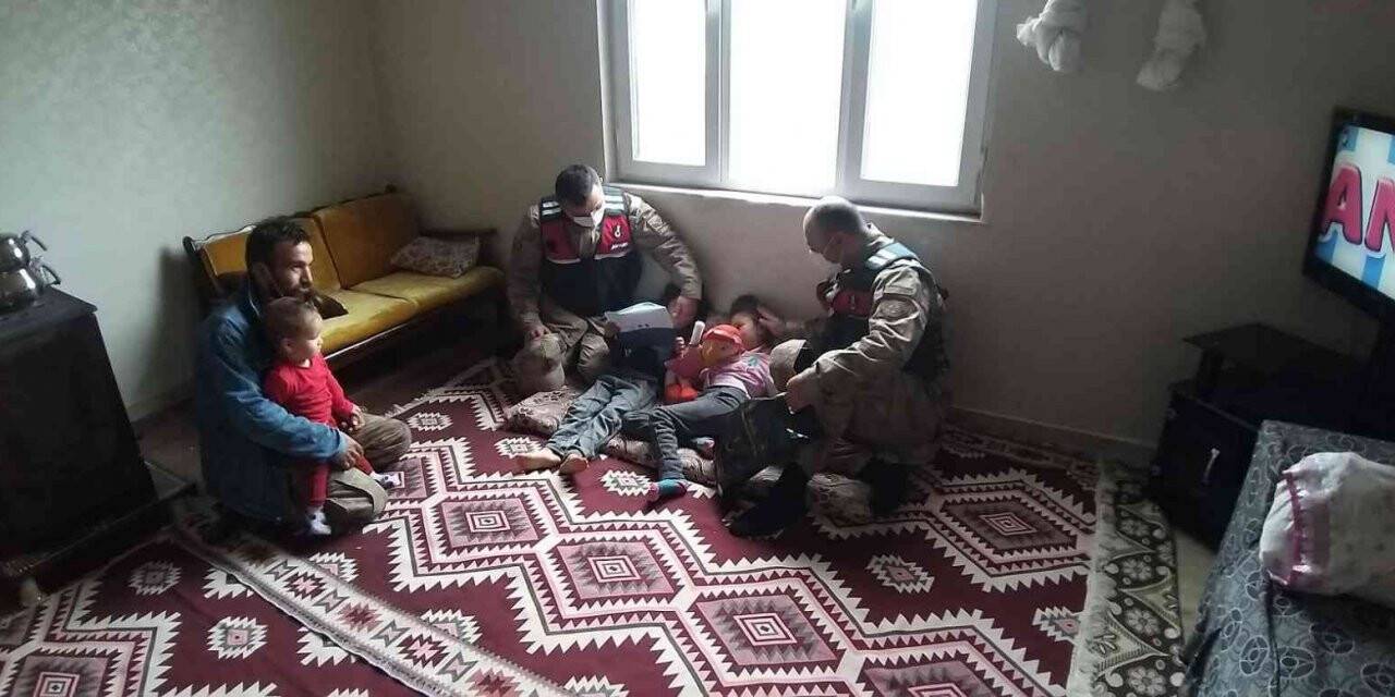 Jandarmadan Çocuk Hakları Günü’nde duygusal ziyaret