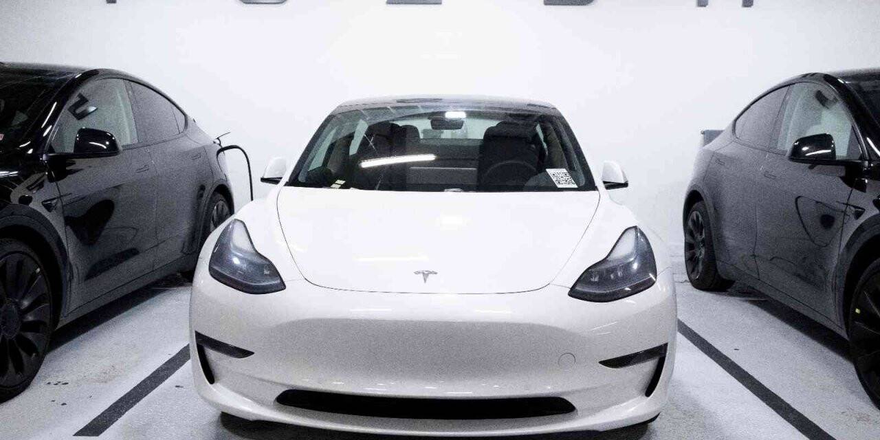 Tesla uygulamasına erişim sorunu: Sürücüler araçlarına binemedi