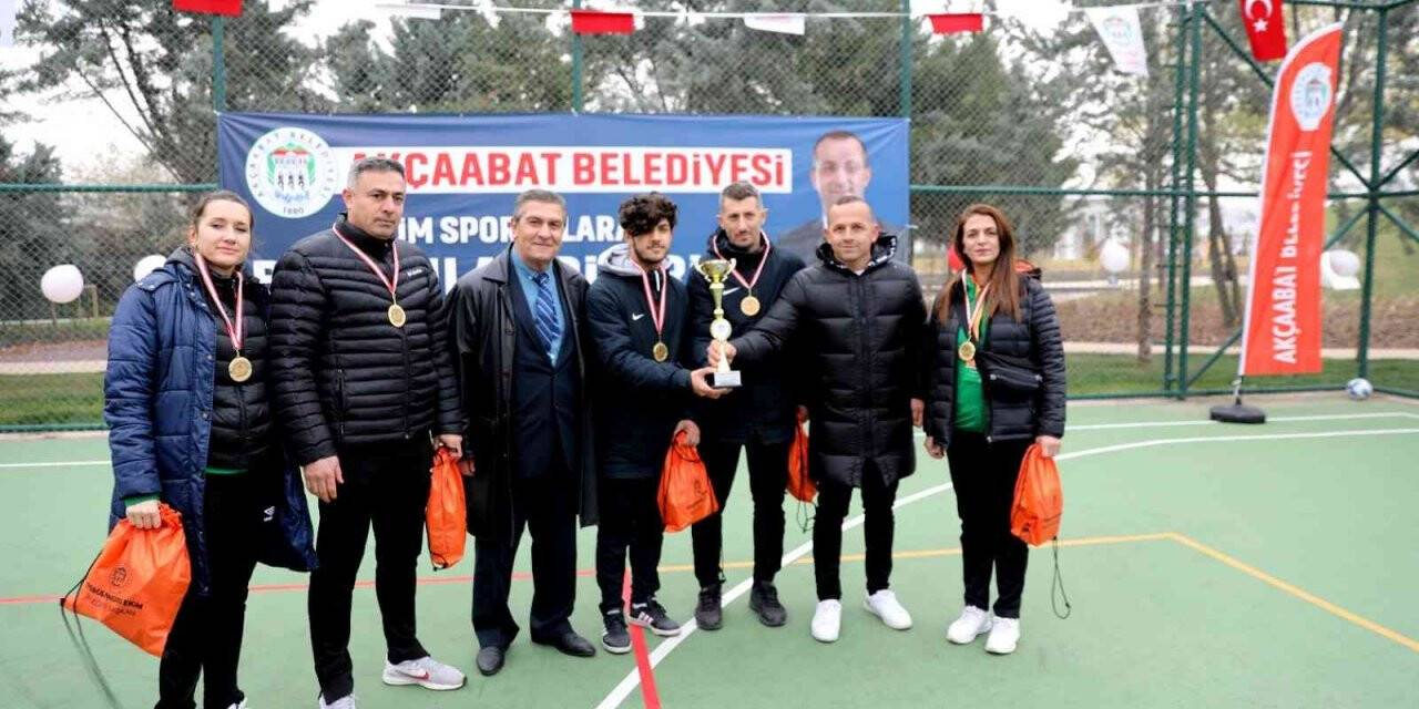 Başkent’te ayak tenisi turnuvası sona erdi