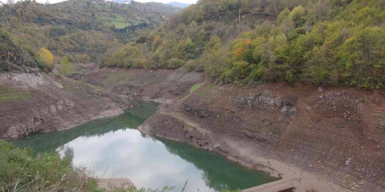 Yuvacık Barajında korkutan seviye, sular çekildi köprü ortaya çıktı