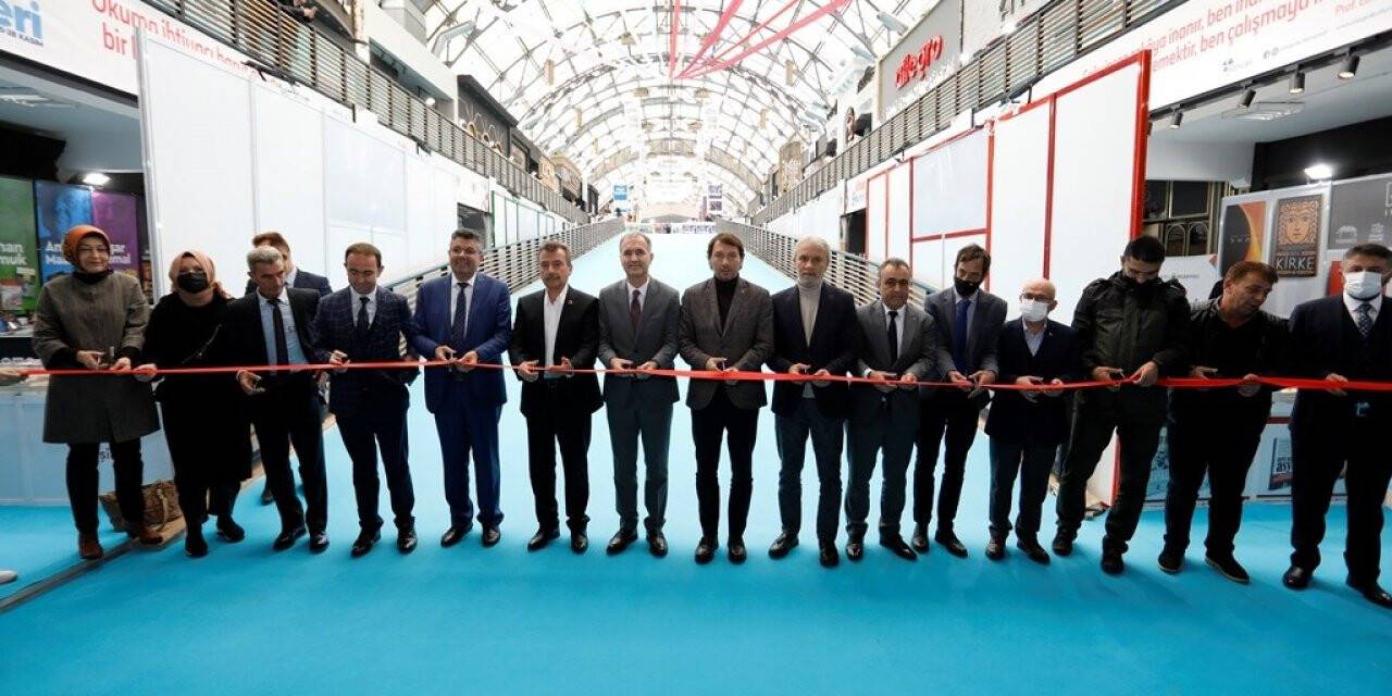 İnegöl’ün kitap şöleni başladı