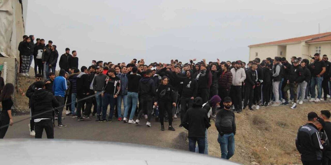 Deplasman yasağından habersiz 2 otobüs taraftar dışarıda kaldı