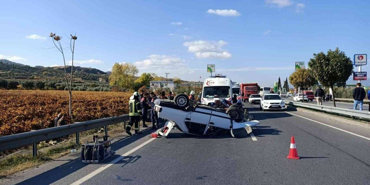 Manisa’da bariyerlere çarpan otomobil takla attı: 1 ölü, 1 yaralı