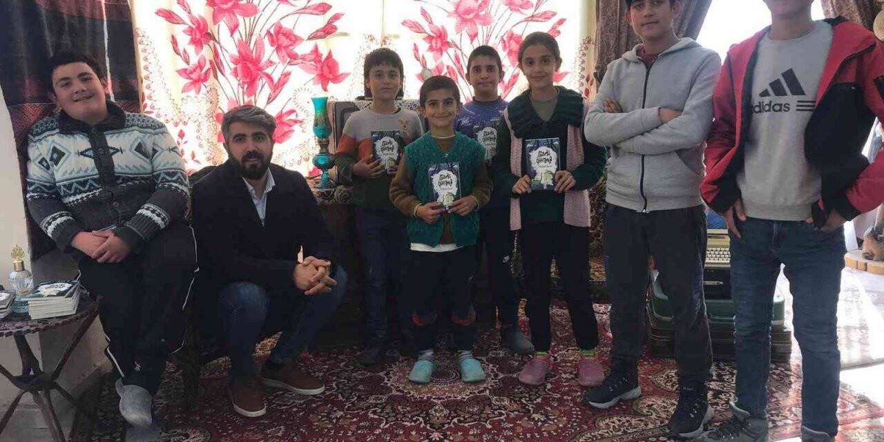 Fotoğraf sanatçısı, hem köy çocuklarına hem mahalle çocuklarına ücretsiz hizmet veriyor