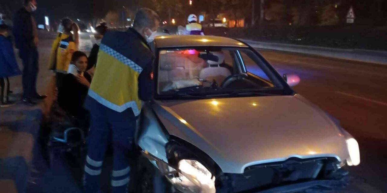 Aydın’da kontrolden çıkan otomobil refüje çarptı